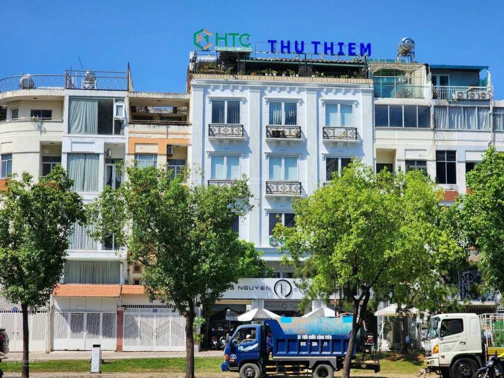 Nhà dòng tiền, mặt phố